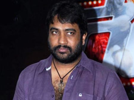 చిరు మేనల్లుడి సినిమా కష్టాలు...రాస్తే ఓ పుస్తకమే