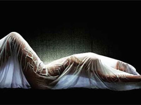 మహేష్ భట్ సినిమాకు న్యూడ్‌గా ఫోజులు