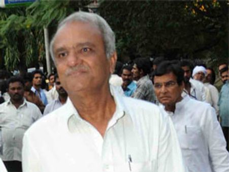 సినీ పరిశ్రమలో ఆ ఐదు కుటుంబాలదే ఆధిపత్యమా?