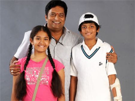 ప్రకాష్ రాజ్ డైరక్ట్ చేస్తున్న'ధోని' కథేంటి?