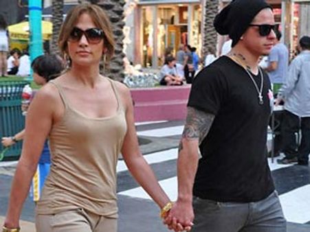 మా మద్య వయసు సారుప్యత ఉన్న మాట నిజమే..?