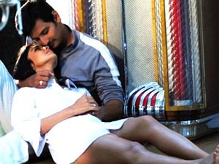 శ్రియ ప్యాంట్ విప్పినా ఫలితం సున్నా!