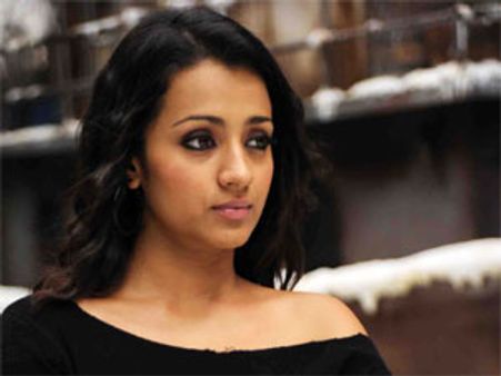 వాళ్లు వద్దంటూ...నోటికి పనిచెప్పిన త్రిష