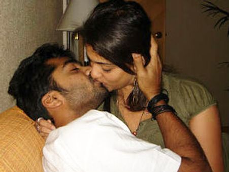 హీరో శింబు కూడా మోసం చేసి వదిలేసాడని..