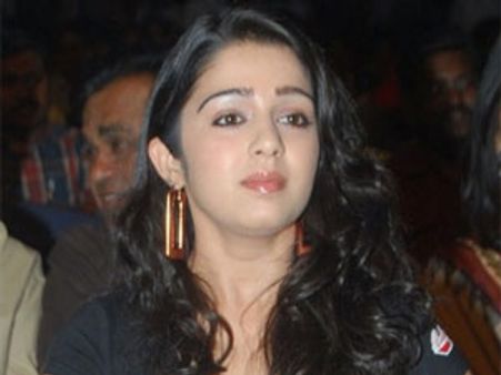 హీరోయిన్స్ క్రికెట్ ఆడటంపై చార్మి