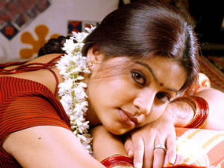 పెళ్లి కారణంగానే...రజనీ సినిమా వద్దనుకుంది!