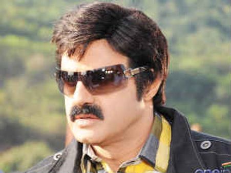 ఒకే పాత్రలో పవన్ కళ్యాణ్, బాలకృష్ణ