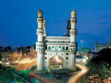 న్యూడ్ సీడీలంటూ భర్తపై టీవీ యాంకర్ కంప్లైంట్