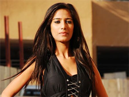 శృంగార మోడల్‌ను ఇలా దోచుకున్నారు...