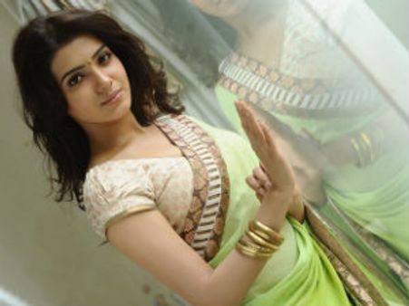 తడిసిన బట్టల్లో సమంత హాట్ హాట్ గా...