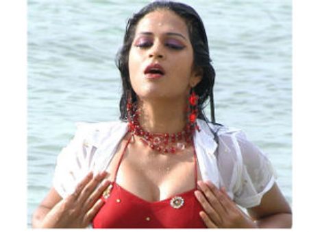 పదేళ్ల దాకా పెళ్లి చేసుకోనంటూ ట్వీట్