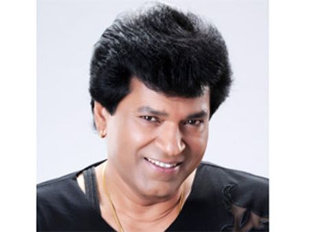 రిలీజ్ రోజు పది ప్రేమ జంటలకు పెళ్లిళ్లు