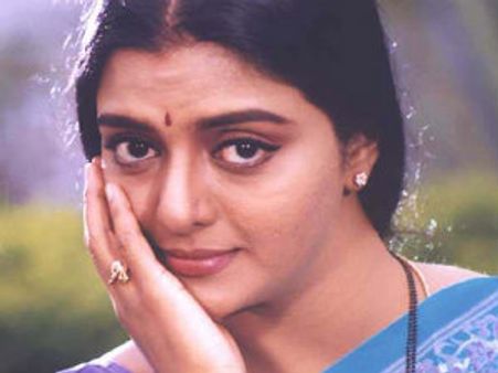 భాను ప్రియ కారు సీజ్.. షాక్