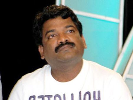 సినీగేయ రచయిత చంద్రబోస్ ఇంట్లో అగ్ని ప్రమాదం