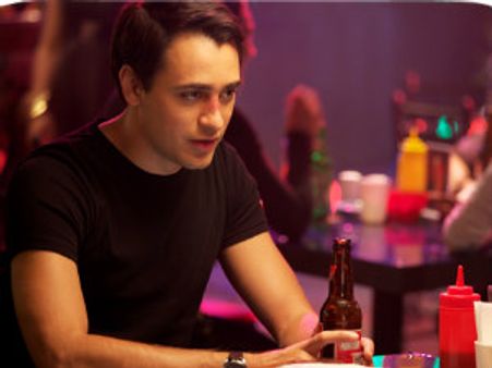 సినిమాలను పైరసీ చేసే యంగ్ హీరో