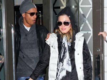 53వయసున్న భామకు.. కుర్ర బాయ్ ప్రెండ్ ప్రపోజ్