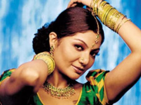 ఆల్ఫాన్సా ఆత్మహత్య యత్నం వెనక...?