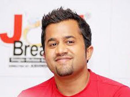 దర్శకుడిగా మారుతున్న మరో కమెడియన్