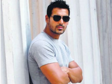 బాలీవుడ్ హీరో జాన్ అబ్రహంకు 15 రోజుల జైలు, బెయిల్