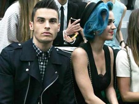 భర్త నుండి విడాకులు, వేరొకరితో డేటింగ్ ప్రారంభం