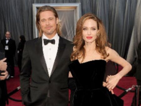 తల్లి దండ్రులుగా కవలలను ఆహ్వానించనున్న సూపర్ స్టార్