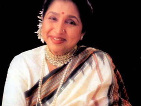 ఆమెను కోర్టుకీడ్చిన సింగర్ ఆశా భోంస్లే