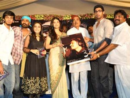 హీరోగా పనికిరావని కామెంట్స్ చేసారు