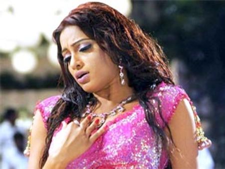 యాంకర్ ఉదయభాను మరీ శృతి మించింది