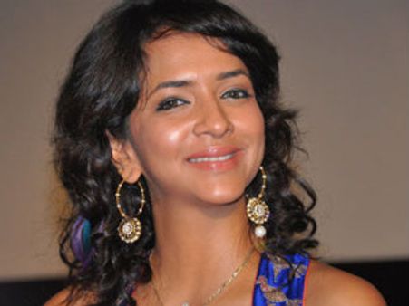 నిన్న మంచు లక్ష్మి..ఇప్పుడు ముమైత్ ఆడుకుంటుంది