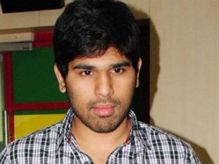 రామ్ చరణ్ మగతనం అంటూ అల్లు శిరీష్ ట్వీట్