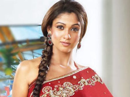 డాక్యుమెంటరీలు తీసే దేవికగా నయనతార