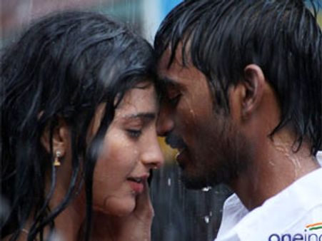 ధనుష్ 'త్రీ'కి కలెక్షన్స్ గురించి