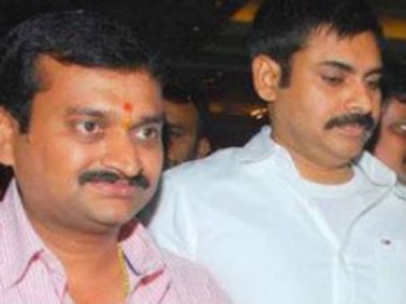 పవర్ స్టార్‌కి పనోడిలా మారిన నిర్మాత!