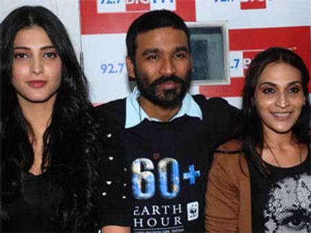 రజనీ కూతురు కాపురానికి... కమల్ కూతురు ఎసరు?