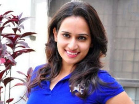 దర్శకురాలిగా మారుతున్న‘లవ్‌లీ’ తార