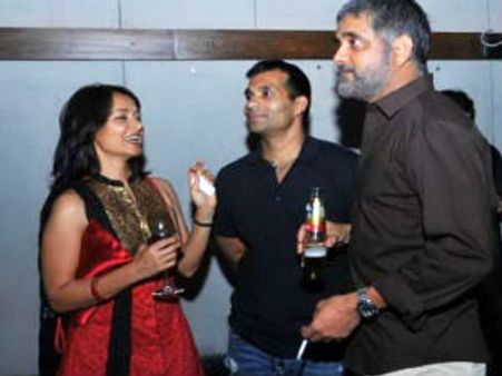 దుమారం రేపుతున్న నాగ్ స్మోకింగ్ ఫోటో!