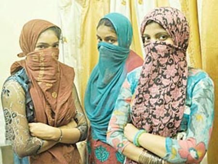 'ప్రతి పరదా వెనక ..' గుట్టు రట్టు