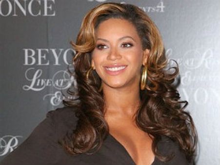 'ప్రపంచంలోనే అత్యంత అందగత్తె' గా బియోన్స్ నోవెల్స్