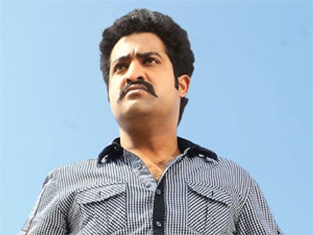 ఎన్టీఆర్ 'దమ్ము' కథేంటి?