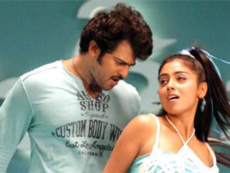 ప్రభాస్ 'ఛత్రపతి' బాలీవుడ్ రీమేక్ గా...