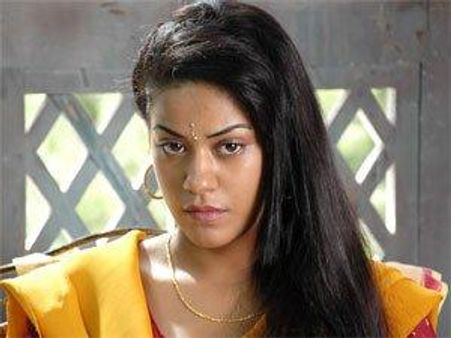 ముమైత్ ఖాన్ చుట్టూ తిరిగే రియల్ స్టోరీ