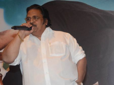 నేనొక్కడ్నే ఎందుకు శత్రువు అవ్వాలి?: దాసరి