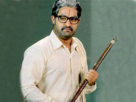 జూ ఎన్టీఆర్...ఏమిటీ ముసలి వేషం?