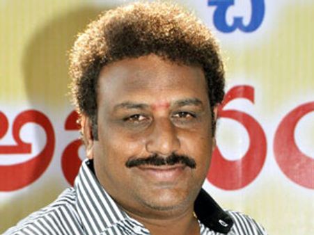 కొత్తవారికి ఆర్ఆర్ మూవీమేకర్స్ బంపర్ ఆఫర్