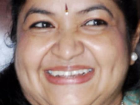 కూతురు జ్ఞాపకార్థం ట్రస్టు నెలకొల్సిన చిత్ర