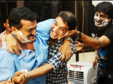 దిల్ రాజుపై బలవంతంగా..(గబ్బర్‌సింగ్ సక్సెస్ మీట్)