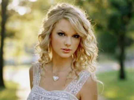 మ్యూజియంకు ఆమె ఉదార సాయం 2.5 మిలియన్ పౌండ్స్