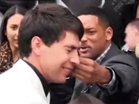 ముద్దు పెట్టుకోవాలని చూశాడు, అందుకే చెంప దెబ్బ