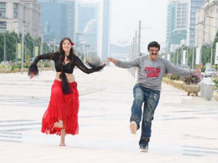 'అధినాయకుడు' రైట్స్ వైయస్ జగన్ కి?