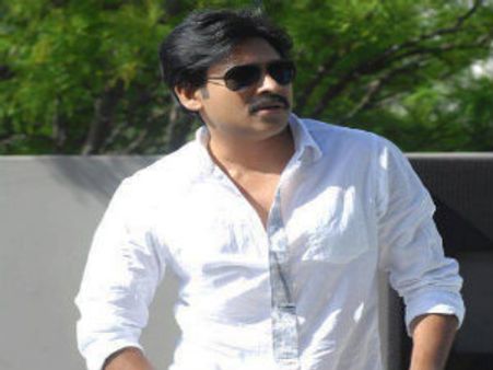 పవన్ పేరు చెప్పే క్రేజ్ తేవాలని ప్లాప్ హీరో...